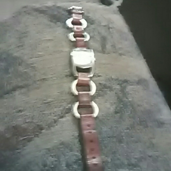 ⌚ Ladies Leather FOSSIL Watch ⌚ - Picture 2 of 4